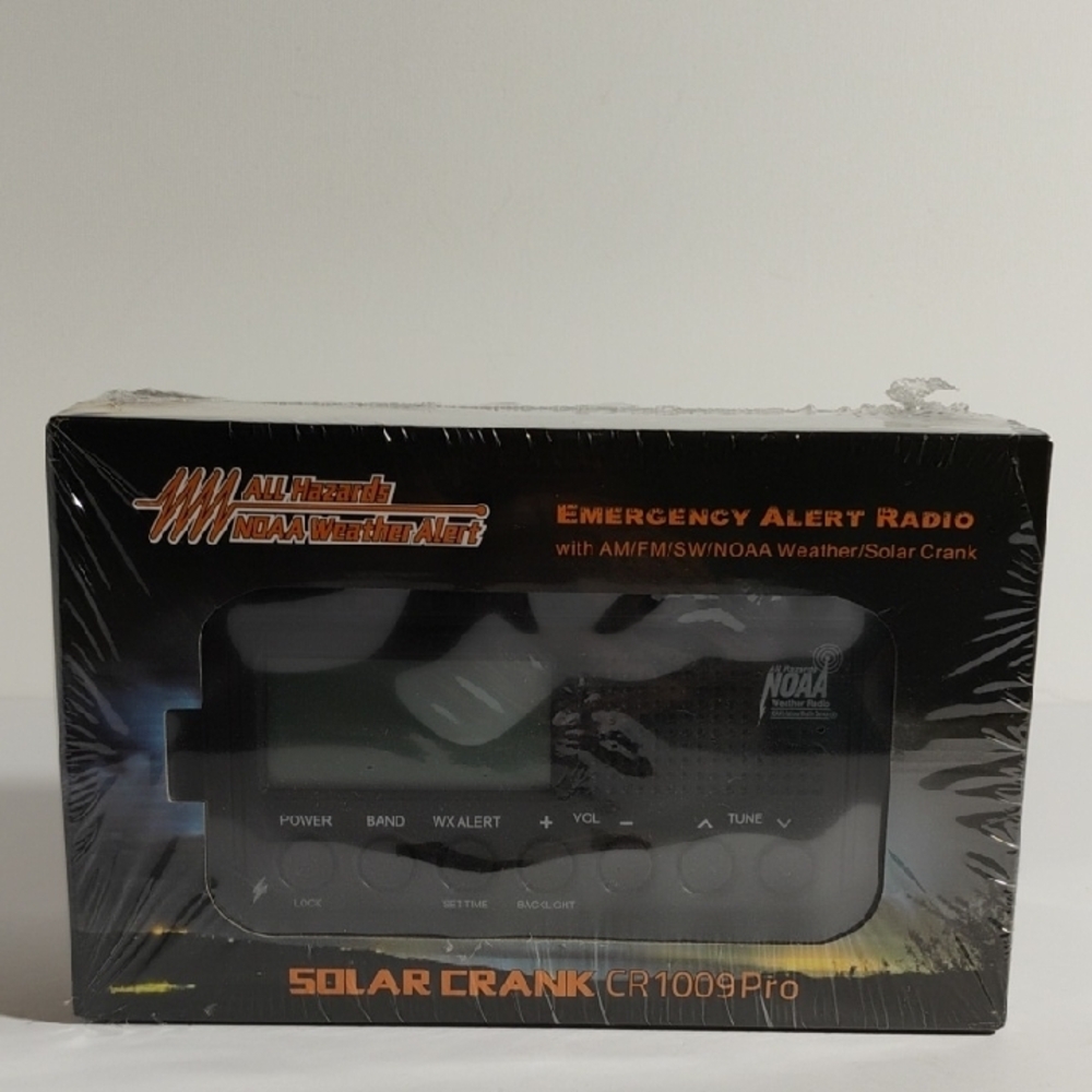 NOAA Solar Crank CR1009 Pro Emergency Weather Radio AM/FM/SW Broadcast New